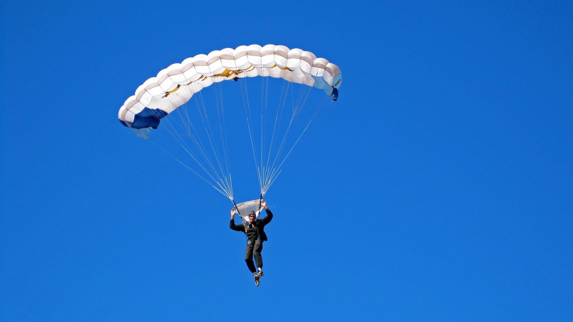 凯蒂·莱德基保持领先优势锁定冠军，凯蒂芬得莱