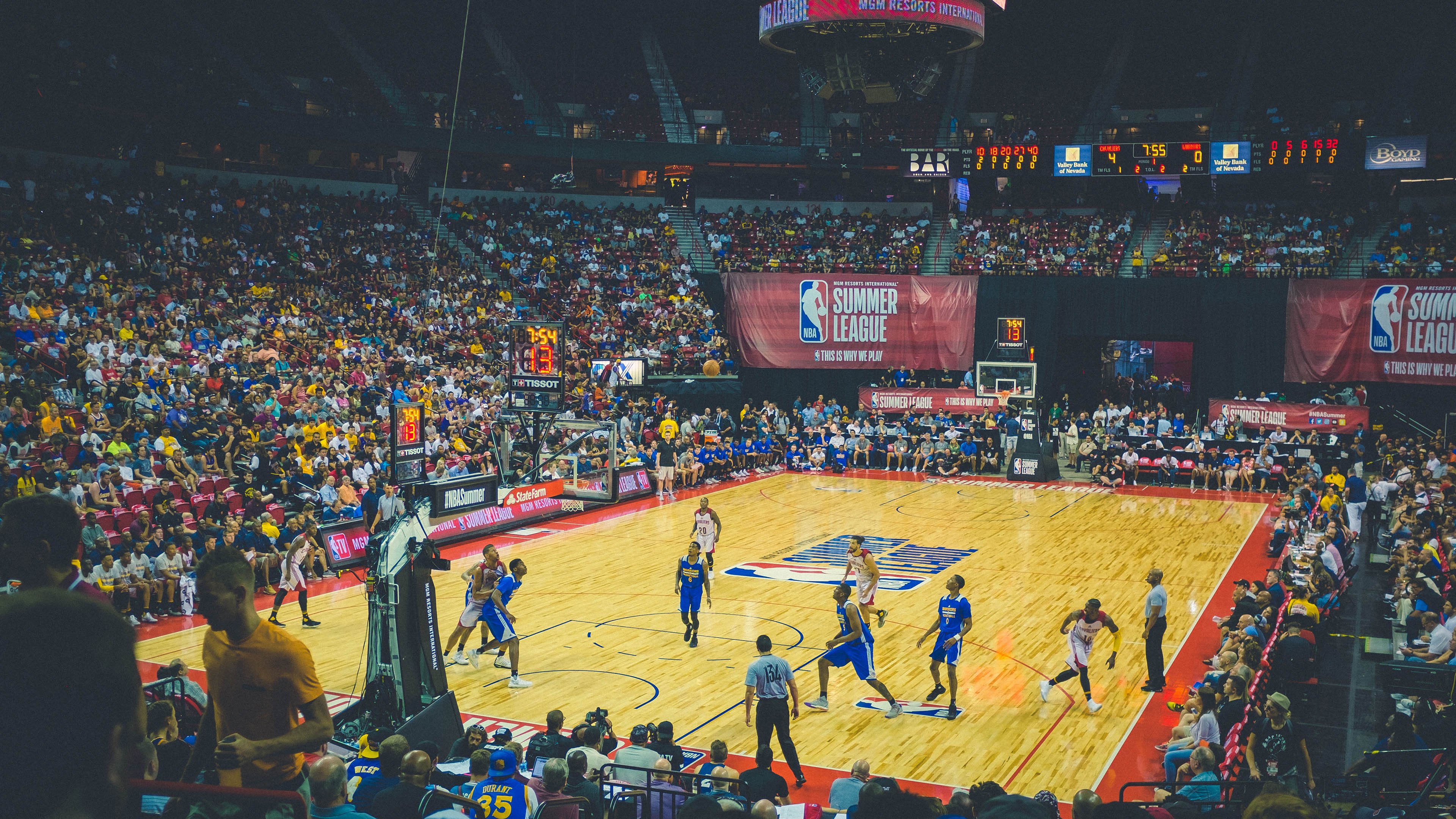 凯蒂·莱德基保持领先优势锁定冠军，凯蒂芬得莱